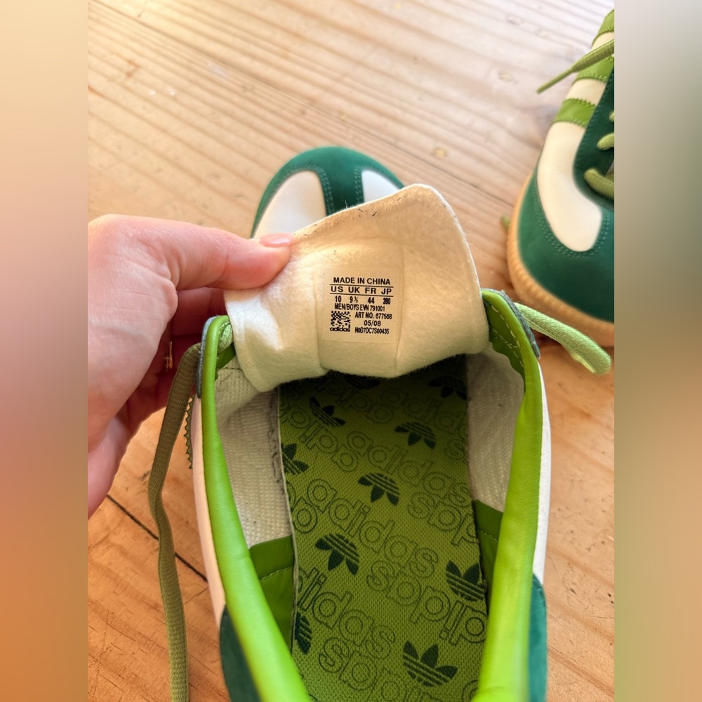 NEW Adidas Samba Green and White Sneakers, Unisex - Picture 12 of 12